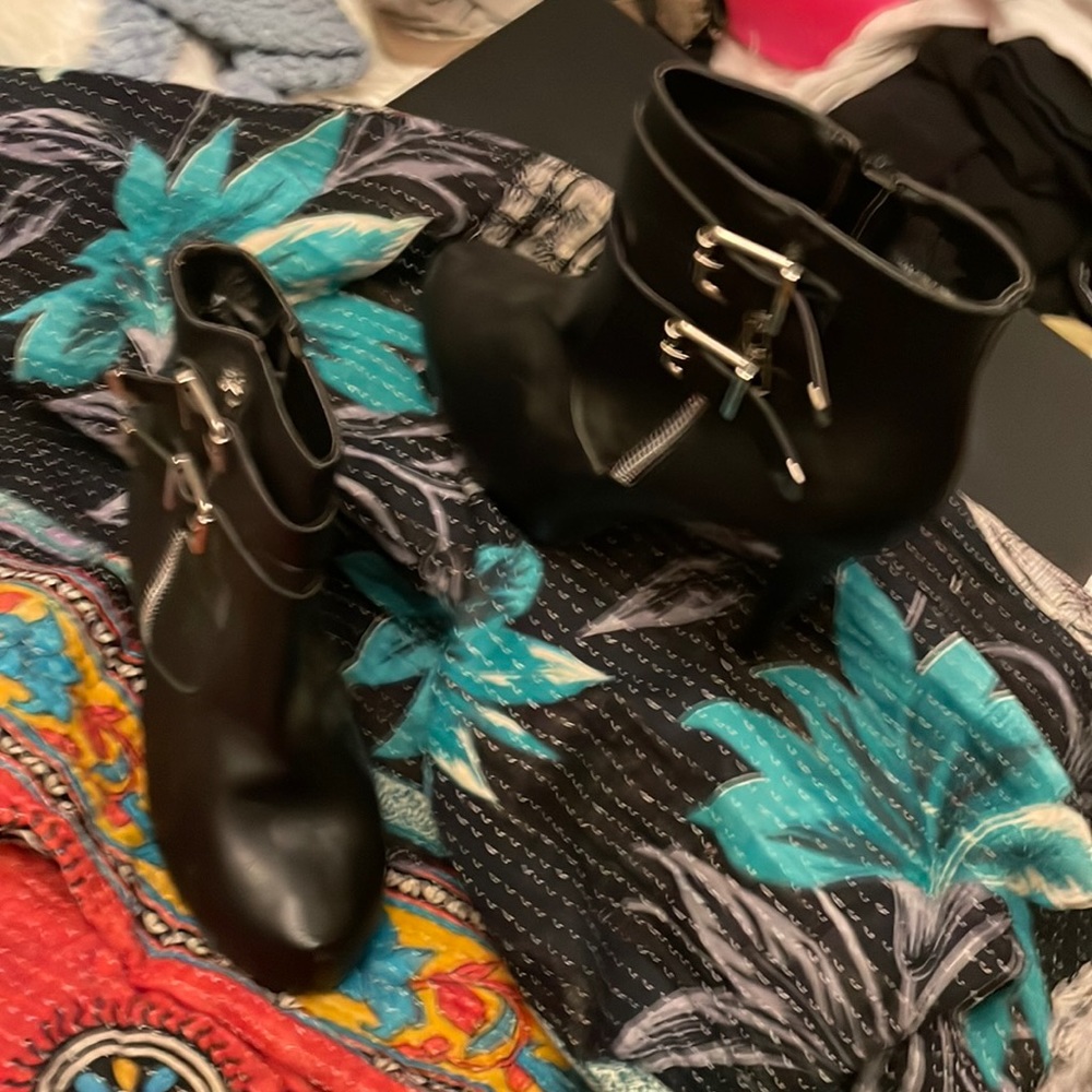 Just Fab Fire 🔥🔥🔥 Booties 5 inch Heel